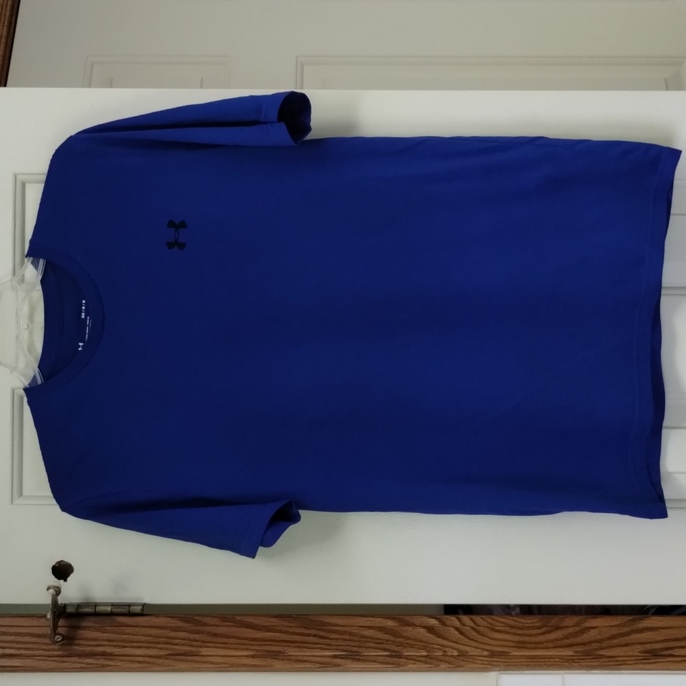 Under Armour men's blue short sleeve Tshirt, like new!